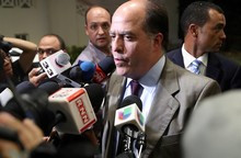 Julio Borges denuncia allanamiento a su casa en Venezuela po...