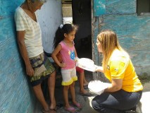 Justicia Familiar entregó 250 kits escolares en Puerto La Cr...