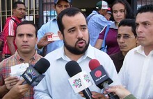 Paúl Elguezabal: Gobierno despilfarró 14 millones bolívares ...