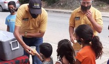 Primero Justicia Maneiro llevó un arepazo al sector Apostade...