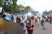 Reprimen a los zulianos que marchaban hacia el CNE