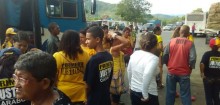 Néstor Ollero denuncia que retienen autobús de la delegación...