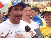 Richard Mardo: Sobra gas para reprimir mientras en nuestras ...